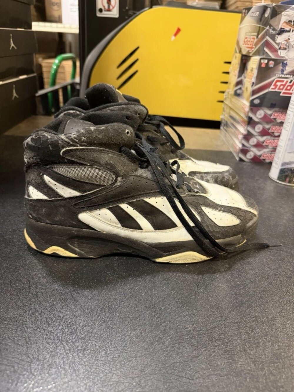 WORN Men’s Reebok x Above The Rim Pump Vertical Black/Grey/White 4-21409 Size 11